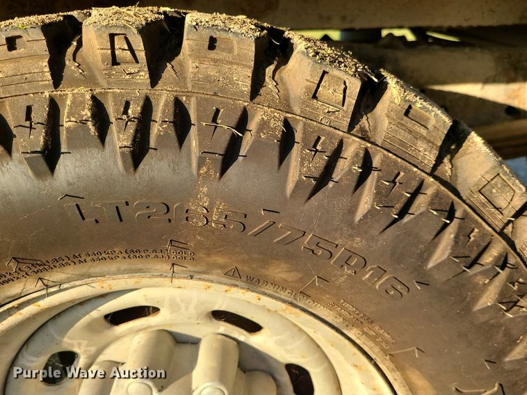 image for item MJ9331 2000 Ford F250 Super Duty  bale bed pickup truck