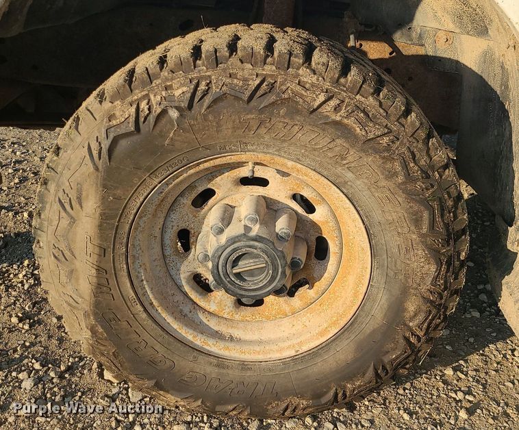 image for item MJ9331 2000 Ford F250 Super Duty  bale bed pickup truck