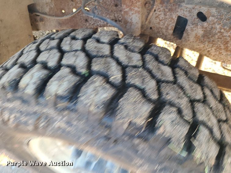 image for item MJ9331 2000 Ford F250 Super Duty  bale bed pickup truck