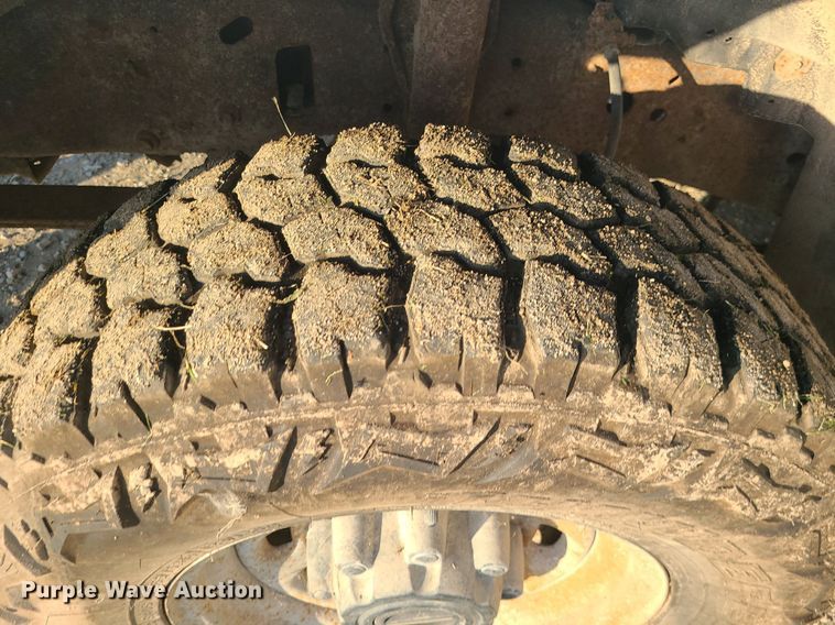 image for item MJ9331 2000 Ford F250 Super Duty  bale bed pickup truck