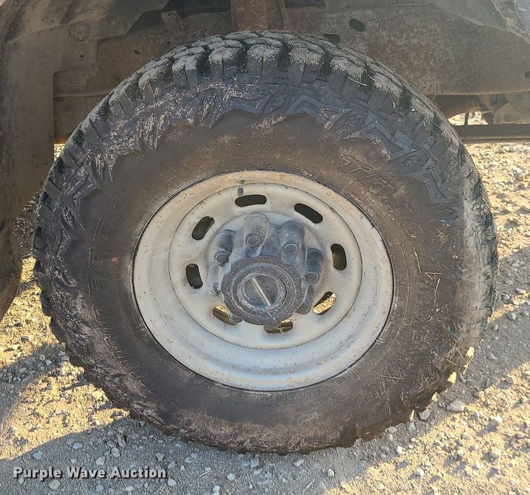 image for item MJ9331 2000 Ford F250 Super Duty  bale bed pickup truck