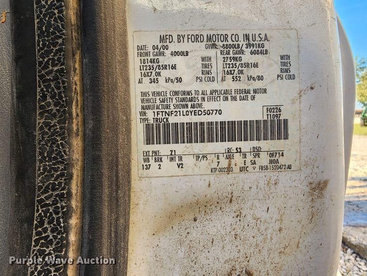 image for item MJ9331 2000 Ford F250 Super Duty  bale bed pickup truck