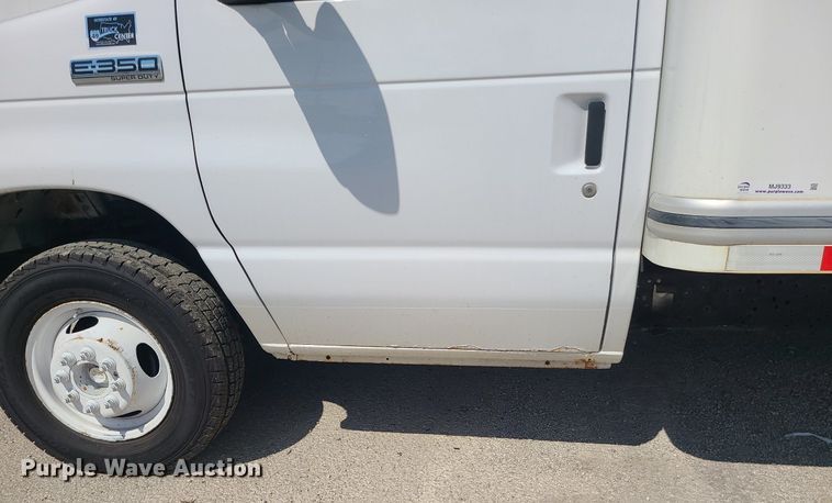 image for item MJ9333 2017 Ford E350 Super Duty  box truck