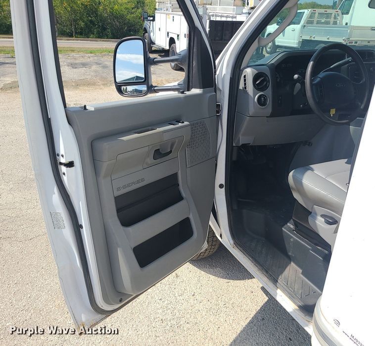 image for item MJ9333 2017 Ford E350 Super Duty  box truck