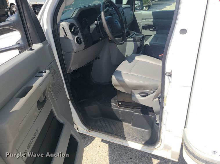 image for item MJ9333 2017 Ford E350 Super Duty  box truck