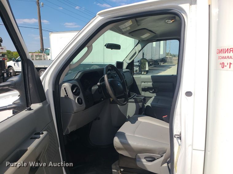 image for item MJ9333 2017 Ford E350 Super Duty  box truck