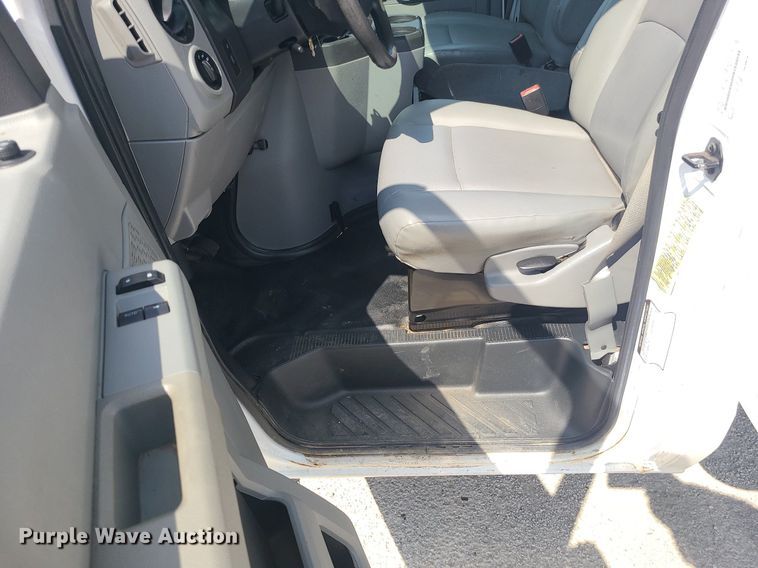 image for item MJ9333 2017 Ford E350 Super Duty  box truck