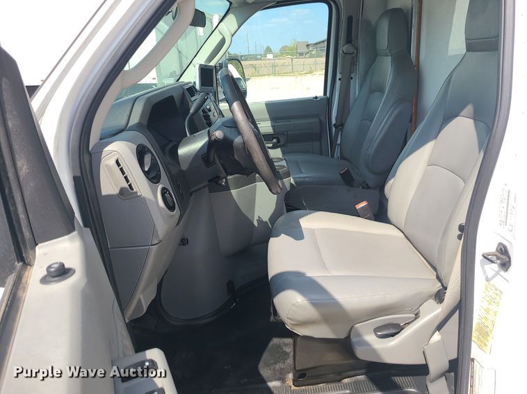 image for item MJ9333 2017 Ford E350 Super Duty  box truck