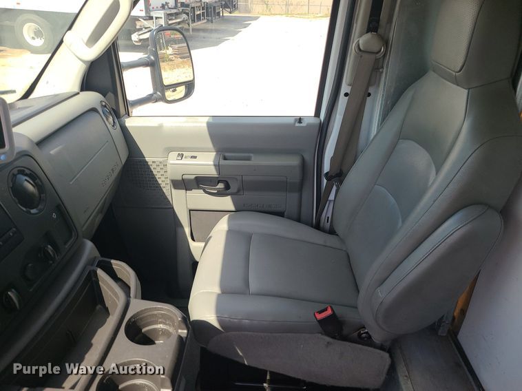 image for item MJ9333 2017 Ford E350 Super Duty  box truck