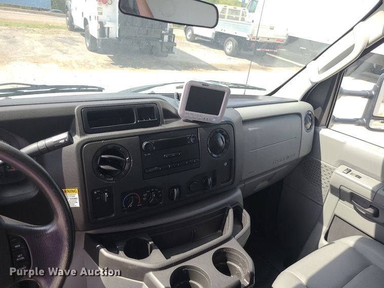 image for item MJ9333 2017 Ford E350 Super Duty  box truck