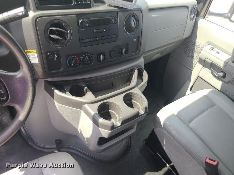 image for item MJ9333 2017 Ford E350 Super Duty  box truck