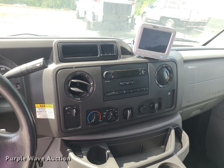 image for item MJ9333 2017 Ford E350 Super Duty  box truck