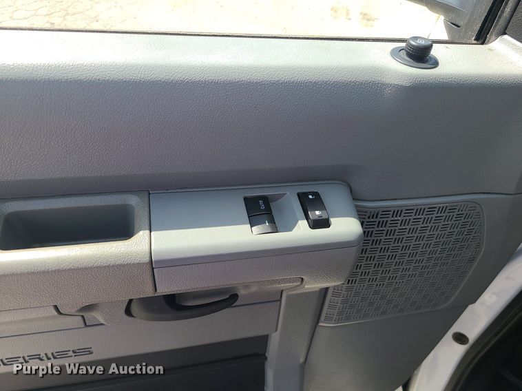 image for item MJ9333 2017 Ford E350 Super Duty  box truck