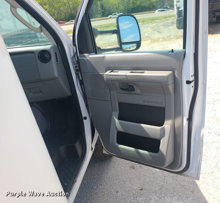 image for item MJ9333 2017 Ford E350 Super Duty  box truck