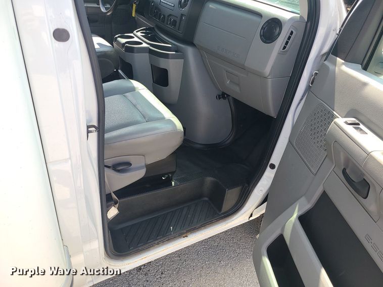 image for item MJ9333 2017 Ford E350 Super Duty  box truck