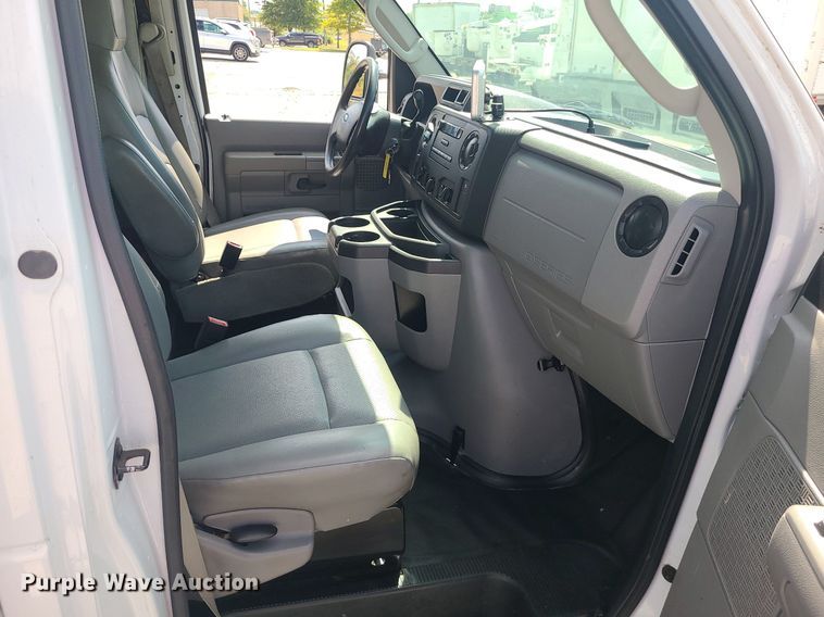 image for item MJ9333 2017 Ford E350 Super Duty  box truck