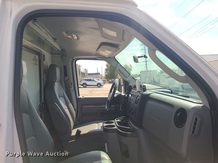 image for item MJ9333 2017 Ford E350 Super Duty  box truck