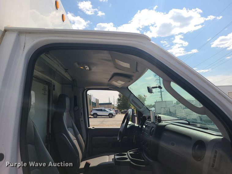 image for item MJ9333 2017 Ford E350 Super Duty  box truck