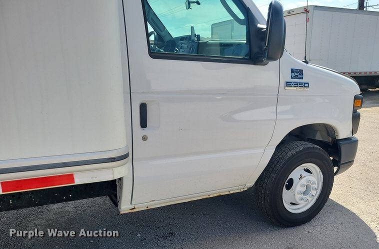 image for item MJ9333 2017 Ford E350 Super Duty  box truck