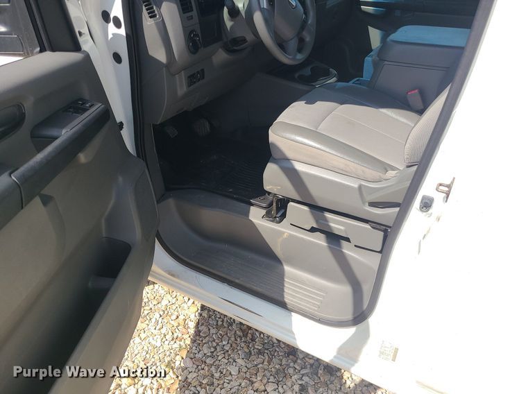 image for item MJ9334 2018 Nissan NV2500  van