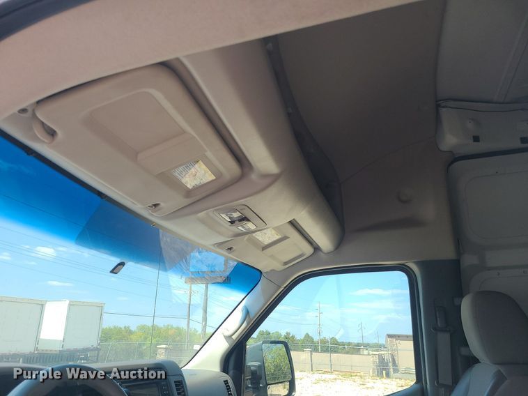 image for item MJ9334 2018 Nissan NV2500  van