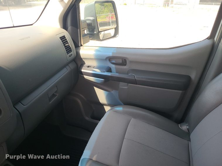 image for item MJ9334 2018 Nissan NV2500  van