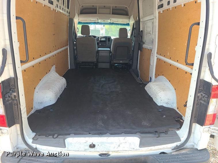 image for item MJ9334 2018 Nissan NV2500  van