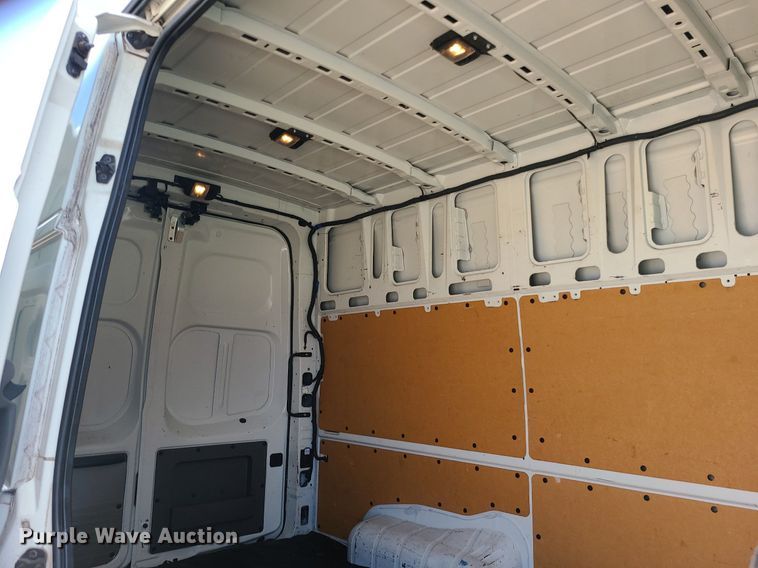 image for item MJ9334 2018 Nissan NV2500  van