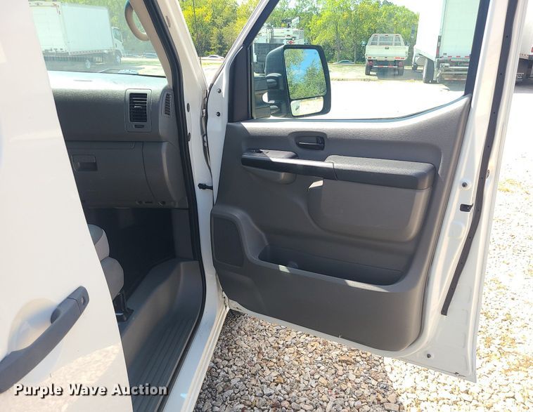 image for item MJ9334 2018 Nissan NV2500  van