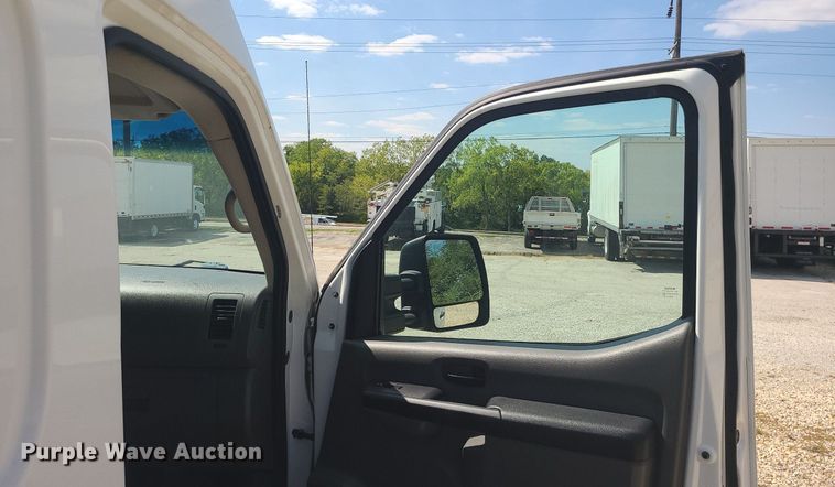 image for item MJ9334 2018 Nissan NV2500  van