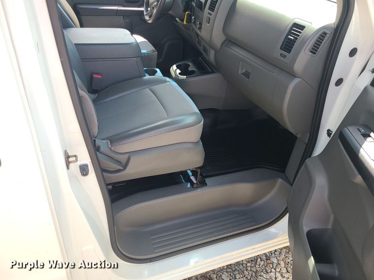 image for item MJ9334 2018 Nissan NV2500  van