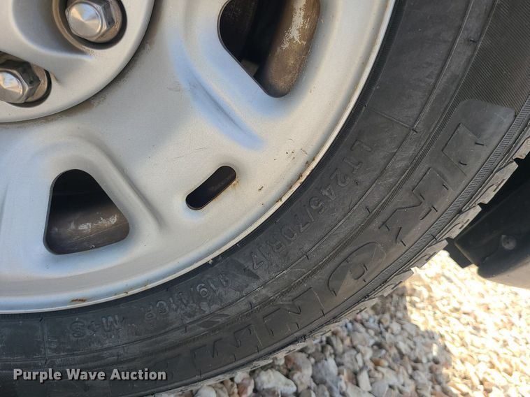 image for item MJ9334 2018 Nissan NV2500  van