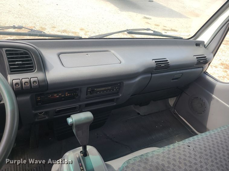 image for item MJ9335 2007 Chevrolet  W4500 box truck