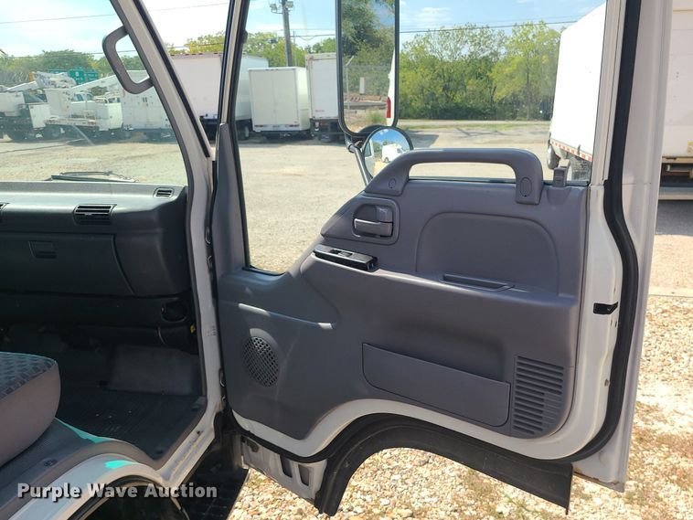 image for item MJ9335 2007 Chevrolet  W4500 box truck