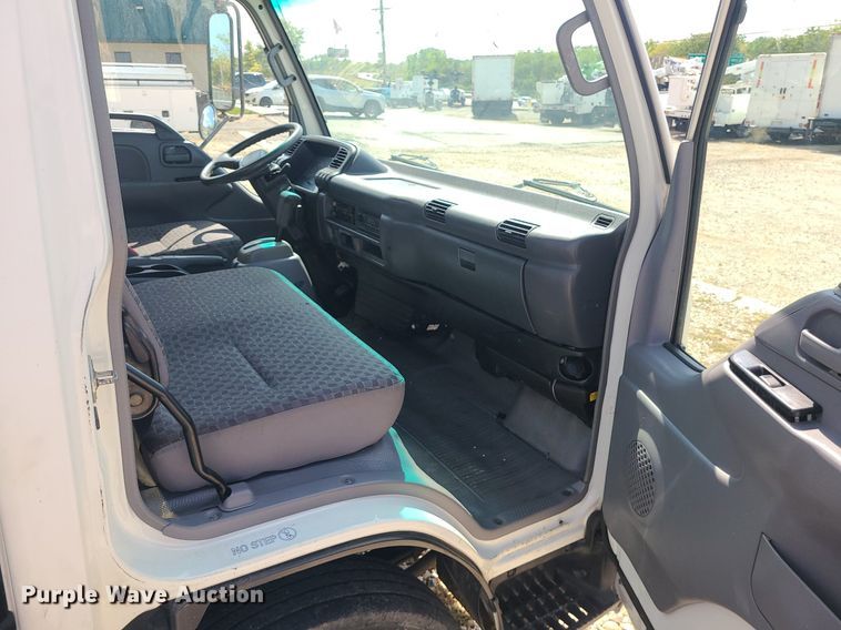 image for item MJ9335 2007 Chevrolet  W4500 box truck