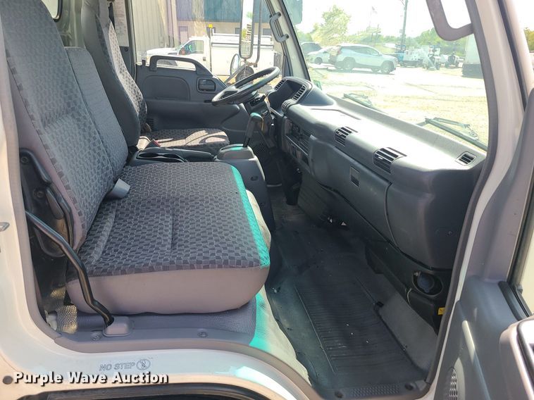 image for item MJ9335 2007 Chevrolet  W4500 box truck