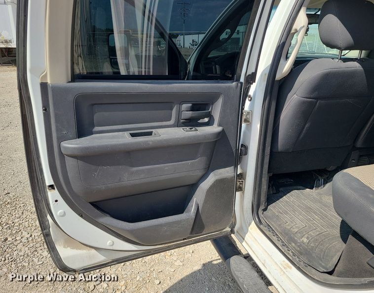 image for item MJ9337 2012 Dodge Ram 2500  Crew Cab pickup truck