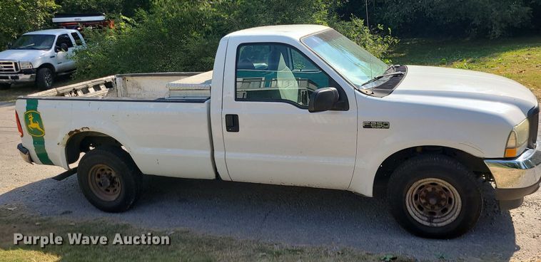 image for item MJ9350 2004 Ford F250 Super Duty XL  pickup truck