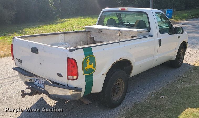 image for item MJ9350 2004 Ford F250 Super Duty XL  pickup truck