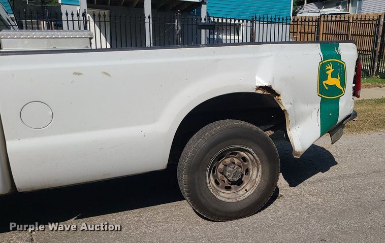 image for item MJ9350 2004 Ford F250 Super Duty XL  pickup truck