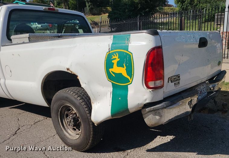 image for item MJ9350 2004 Ford F250 Super Duty XL  pickup truck