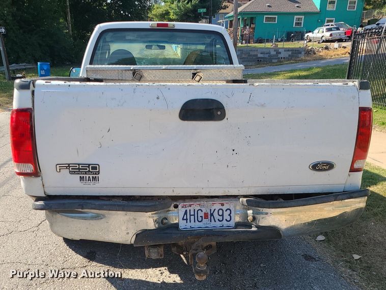 image for item MJ9350 2004 Ford F250 Super Duty XL  pickup truck