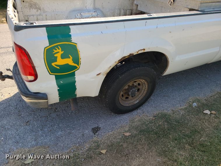 image for item MJ9350 2004 Ford F250 Super Duty XL  pickup truck