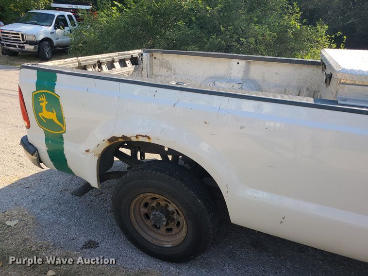 image for item MJ9350 2004 Ford F250 Super Duty XL  pickup truck