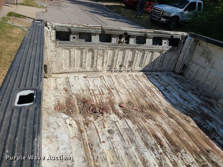 image for item MJ9350 2004 Ford F250 Super Duty XL  pickup truck