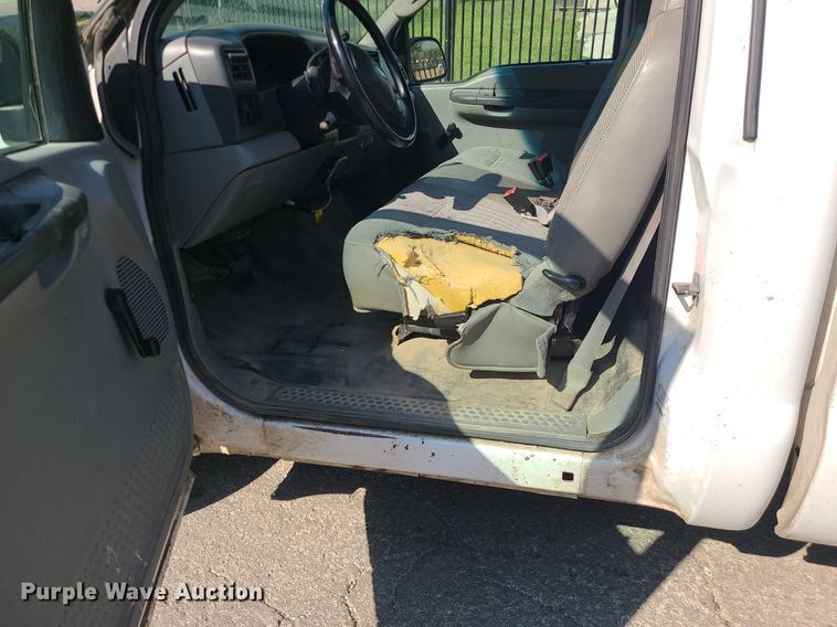 image for item MJ9350 2004 Ford F250 Super Duty XL  pickup truck