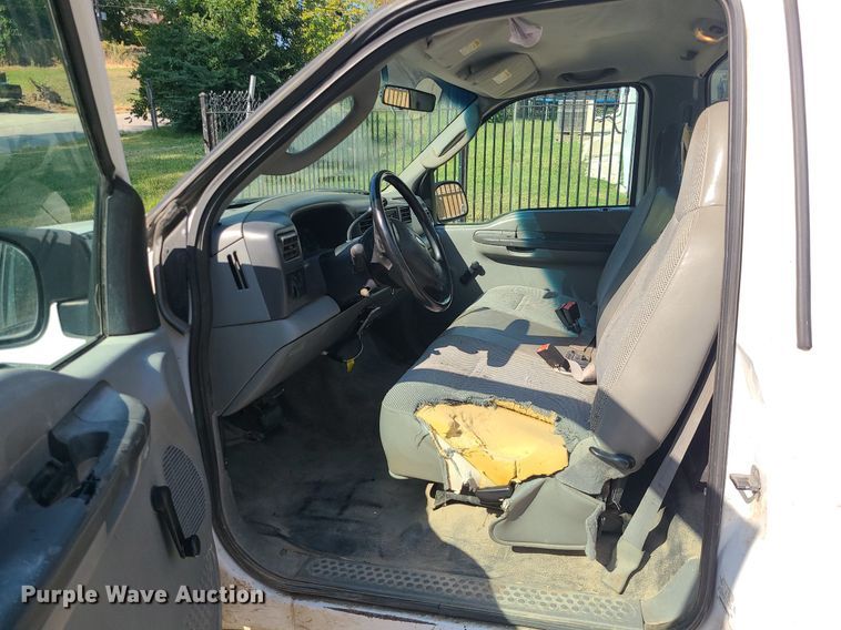 image for item MJ9350 2004 Ford F250 Super Duty XL  pickup truck