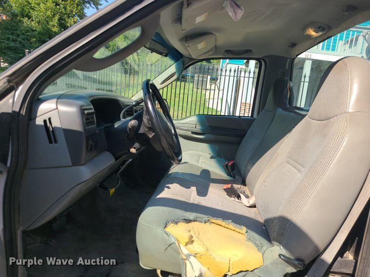 image for item MJ9350 2004 Ford F250 Super Duty XL  pickup truck