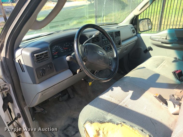 image for item MJ9350 2004 Ford F250 Super Duty XL  pickup truck