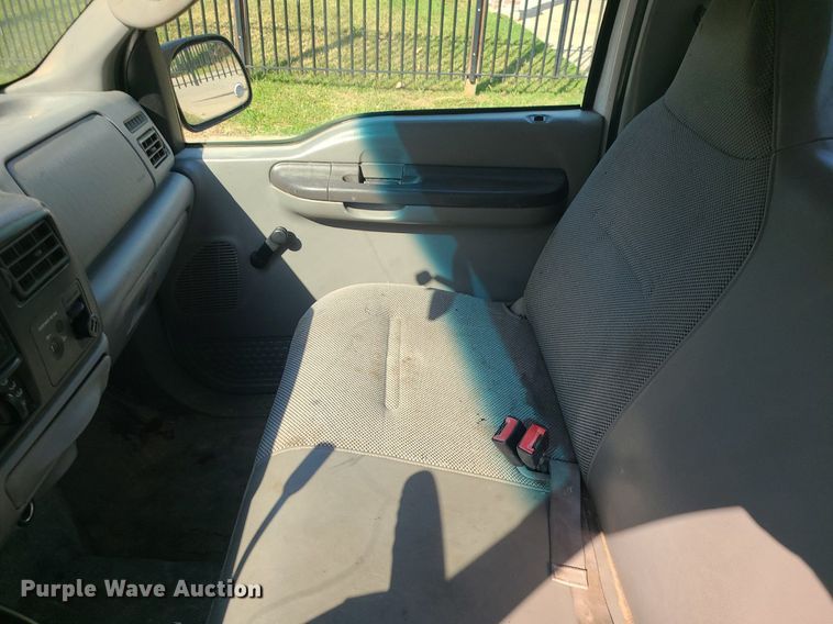 image for item MJ9350 2004 Ford F250 Super Duty XL  pickup truck